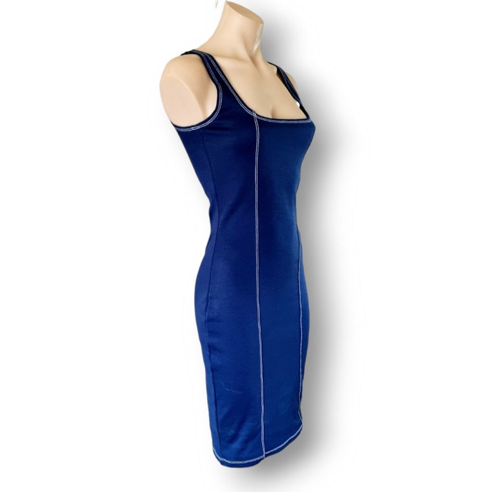 Blue denim-look, knee-length singlet shirt dress with exposed white stitching - Picture 2 of 5